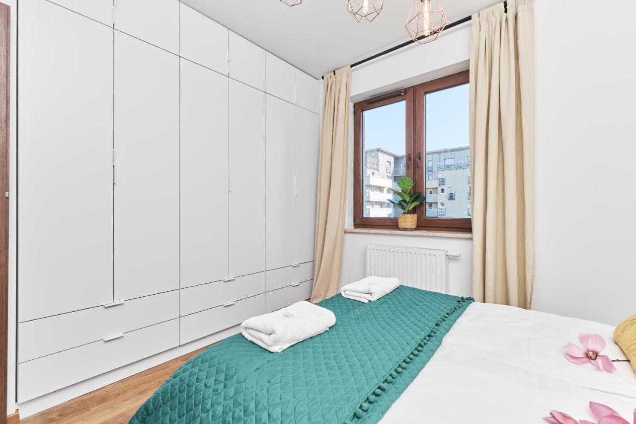 Nowa Teczowa Apartments Promenada Staromiejska By Noclegi Renters วรอตซวาฟ ภายนอก รูปภาพ