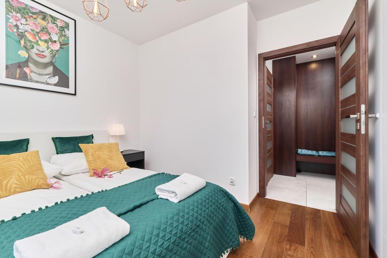 Nowa Teczowa Apartments Promenada Staromiejska By Noclegi Renters วรอตซวาฟ ภายนอก รูปภาพ